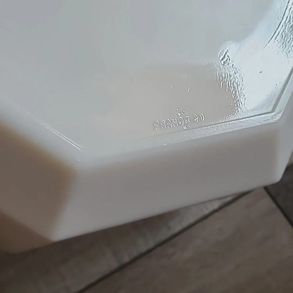 Vintage Large  9" Octagonal Arcopal Salad Bowl - White - Picture 4 of 5